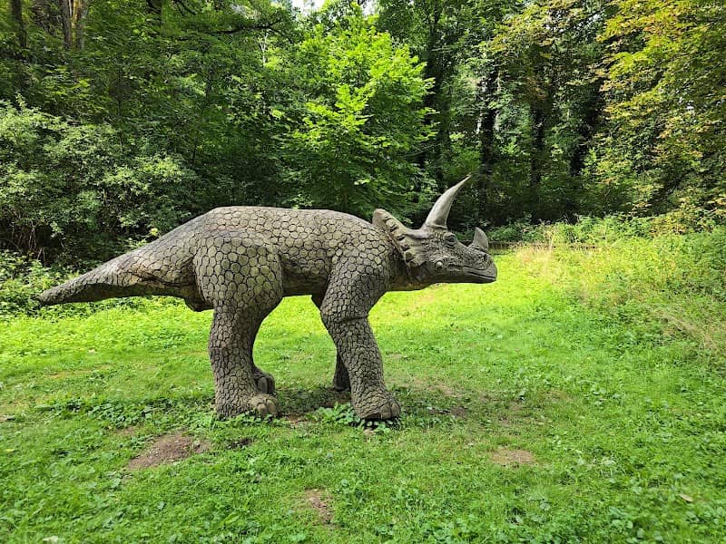 Dinossaur sculptures - Image 1