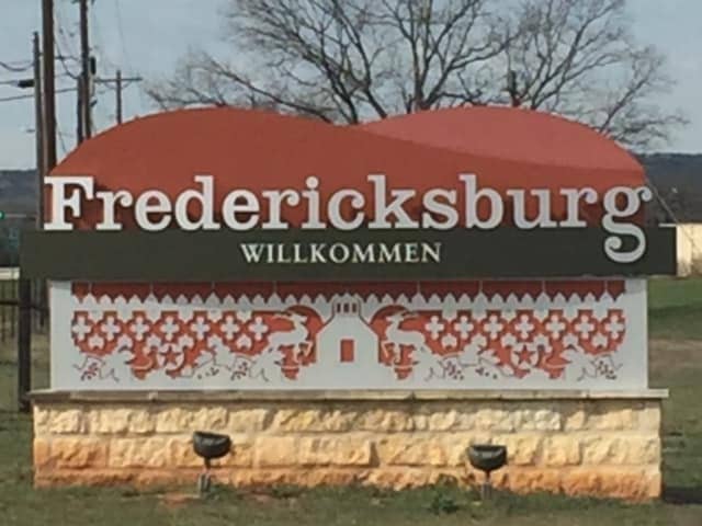 Fredericksburg "Willkommen" Welcome Sign - Image 1