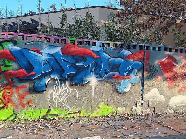 Free Wall - Image 3