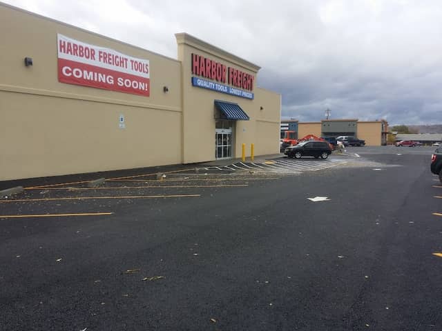 Town & Country Shopping Center - Image 1