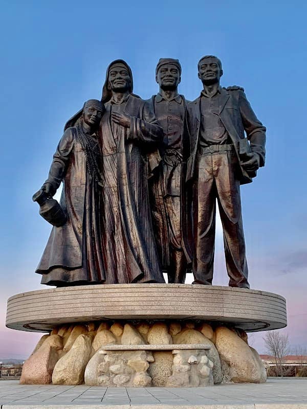 Family Monument - Image 1