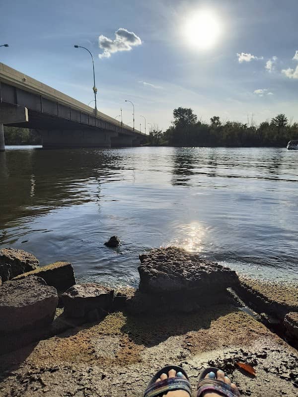 Stones Landing - Image 2