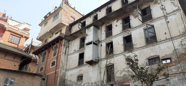 Thimi Pottery Square - Image 1