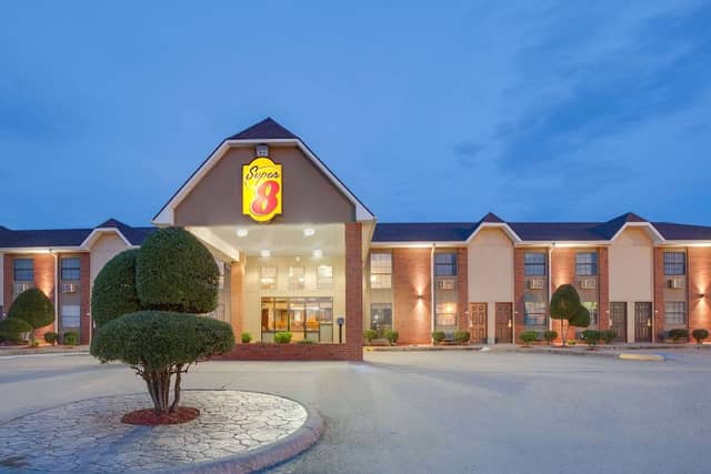 Super 8 by Wyndham Morrilton - Image 1