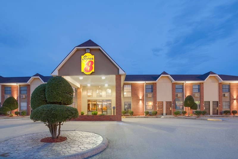 Super 8 by Wyndham Morrilton - Image 1