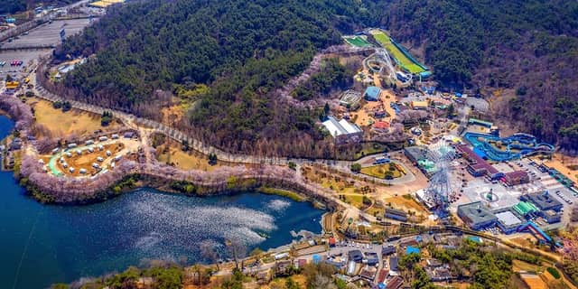 Gwangju Family Land - Image 1