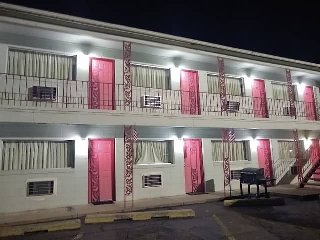 Relax Inn - Image 1