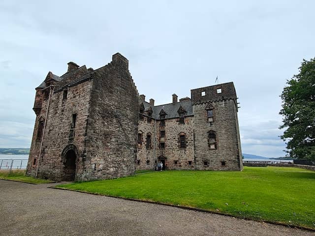 Newark Castle Park - Image 1