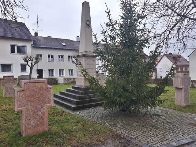 Kriegerdenkmal - Image 1
