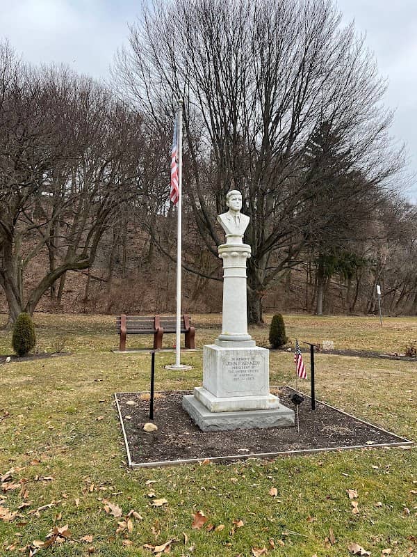 Circle of hope monument - Image 2