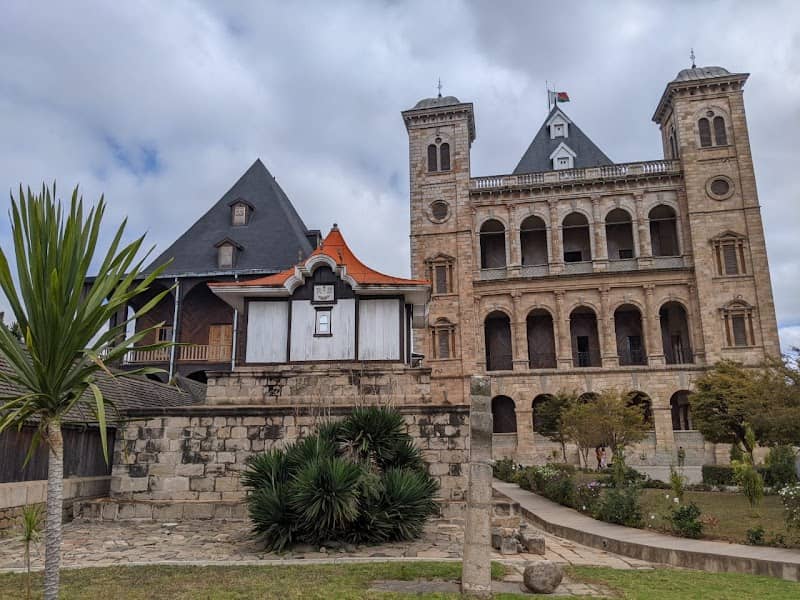 Daily Walking Tour in Tanà - Image 1