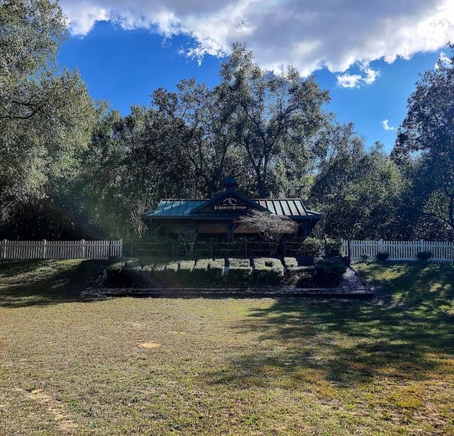 Trailside gazebo - Image 2