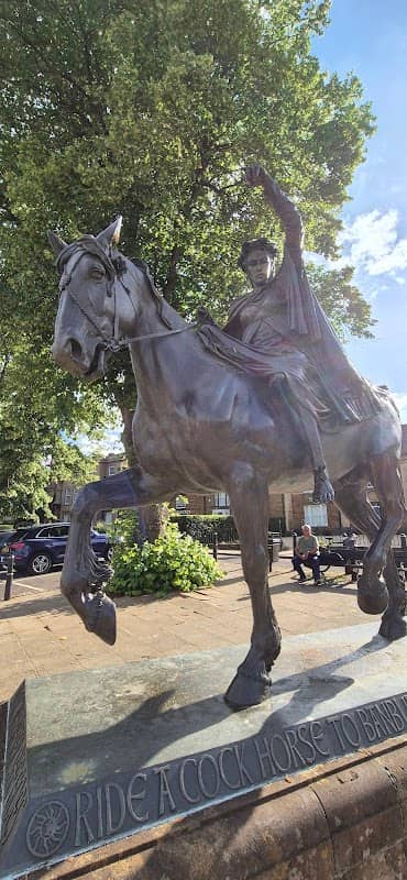Fine Lady Statue - Image 2