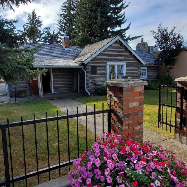 Card Pioneer Home - Image 1