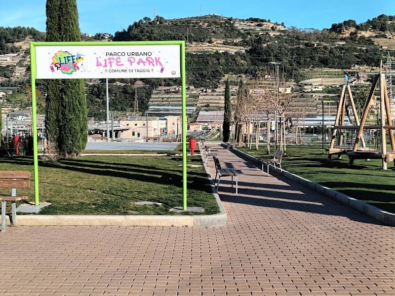 life park - Image 1