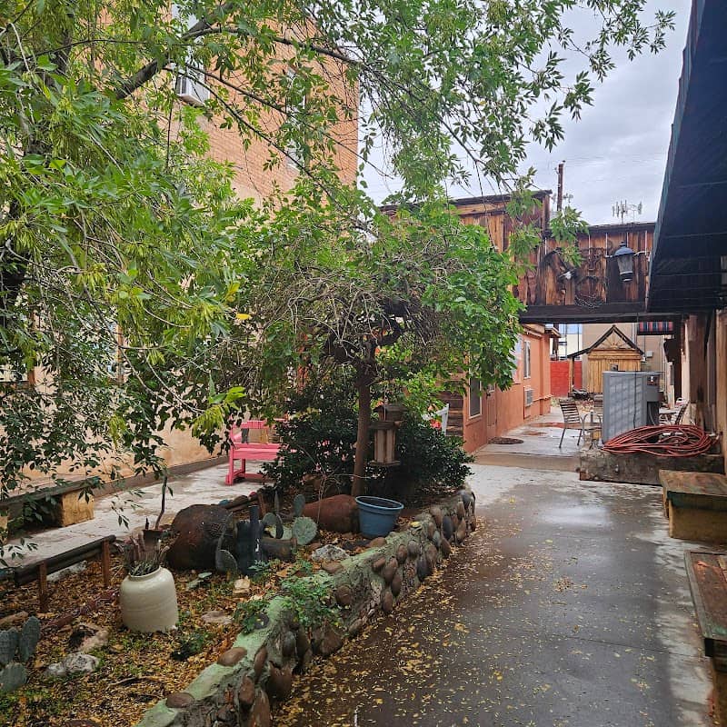 Skylark Courtyard - Image 1