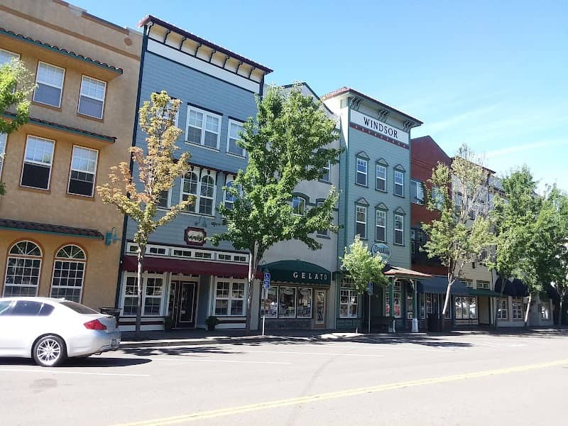Windsor Town Green - Image 1
