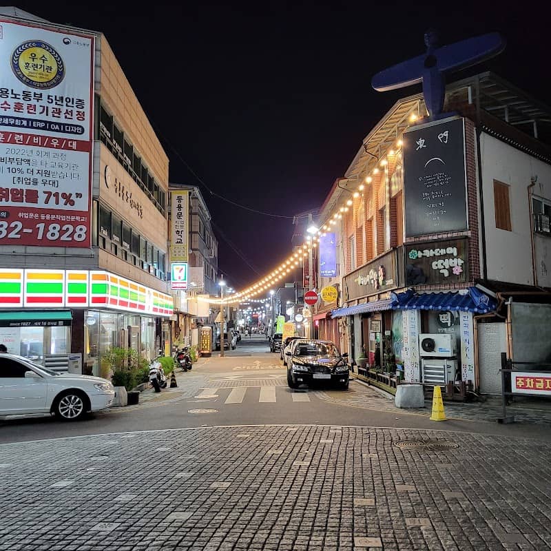 Hanokmaeul Street - Image 1