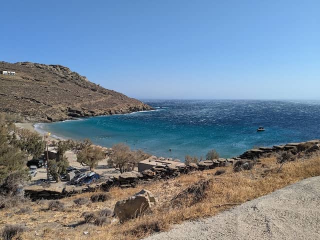 Παραλία Καλύβια - Image 1
