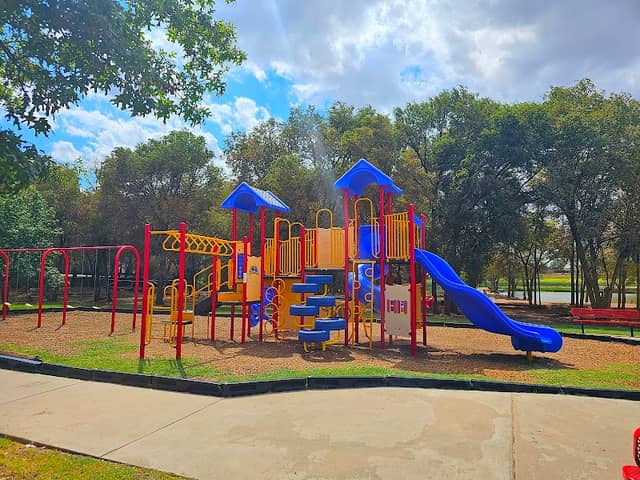 Friona playground - Image 1