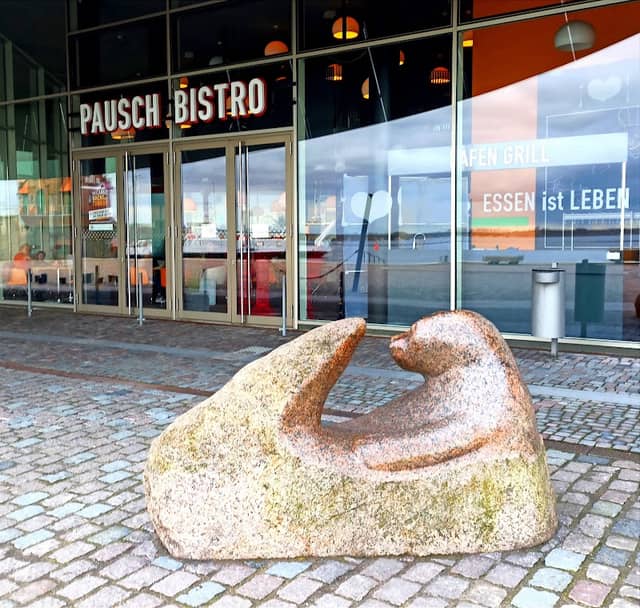 Skulpturen vor dem Ozeaneum - Image 3