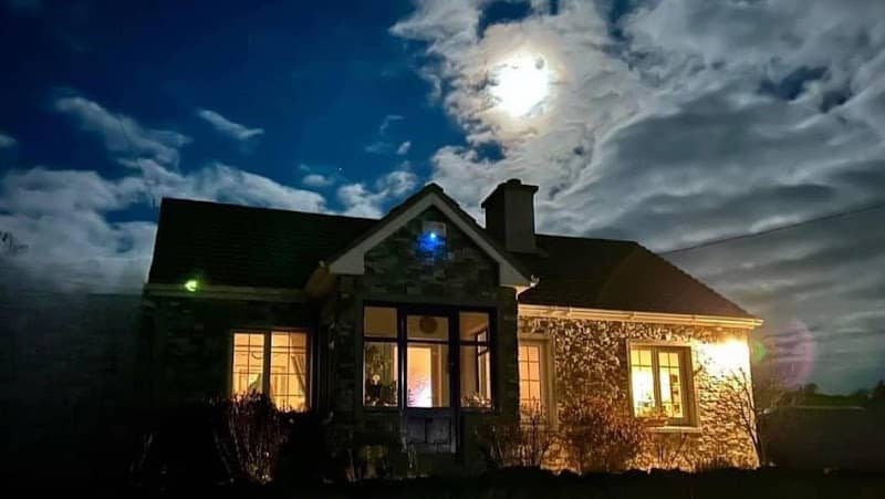 Moonlight Cottage - Image 1