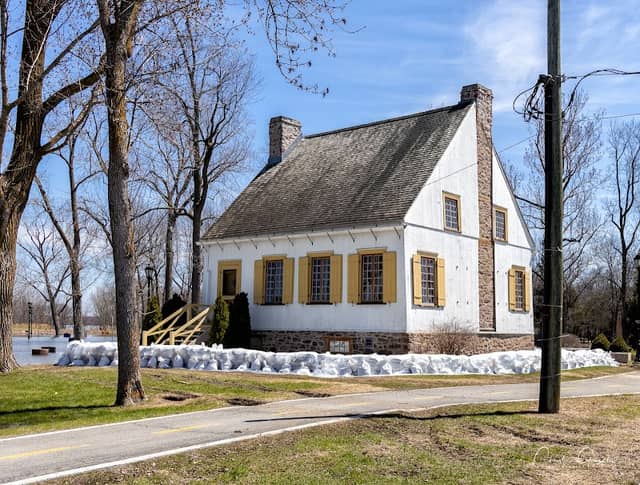 Valois House Park - Image 2