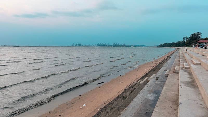 สวนริมหาดบางละมุง - Image 1