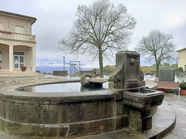 Fontana del Cigno - Image 1
