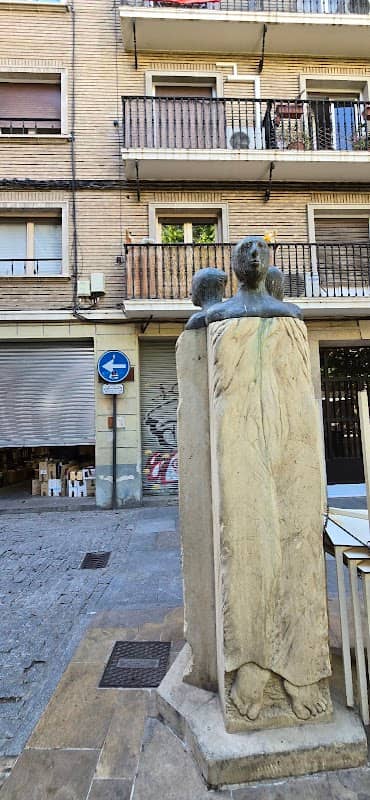 Scultura "Tres Bustos sin Nombre" - Image 2