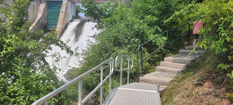 Riverfront Park - Image 1