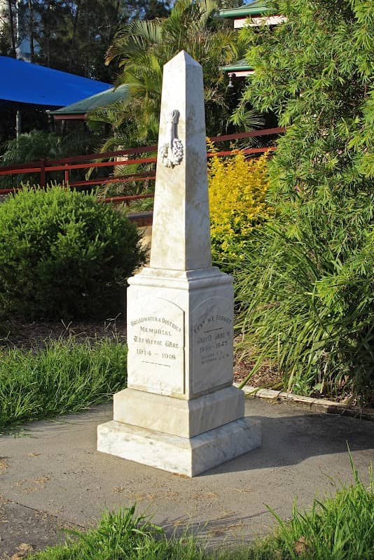 Broadwater & District Memorial - The Great War - Image 1