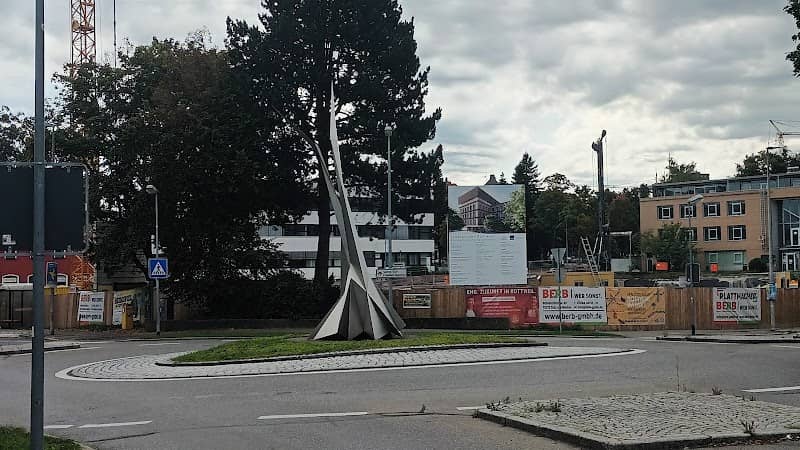 Kreisverkehr mit Erich Hauser Skulptur - Image 2