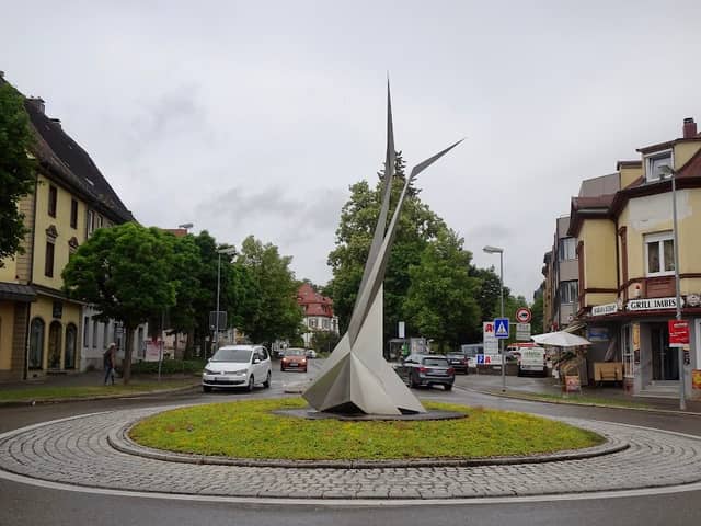 Kreisverkehr mit Erich Hauser Skulptur - Image 1