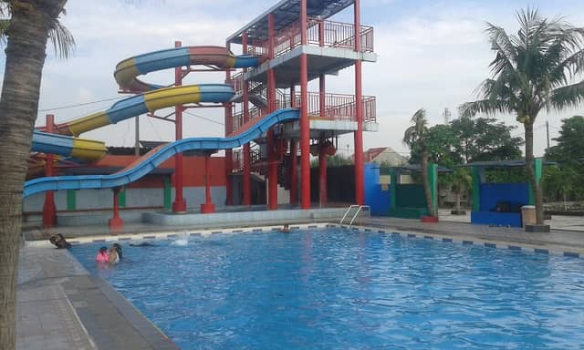 Penguin Waterpark - Image 1
