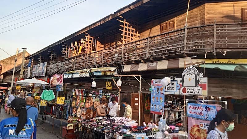 Kad Kongta Night Market - Image 1
