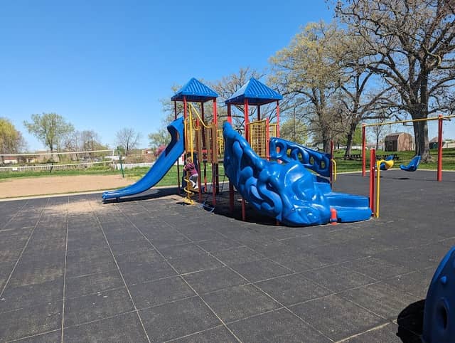 Riverside Park - Image 1