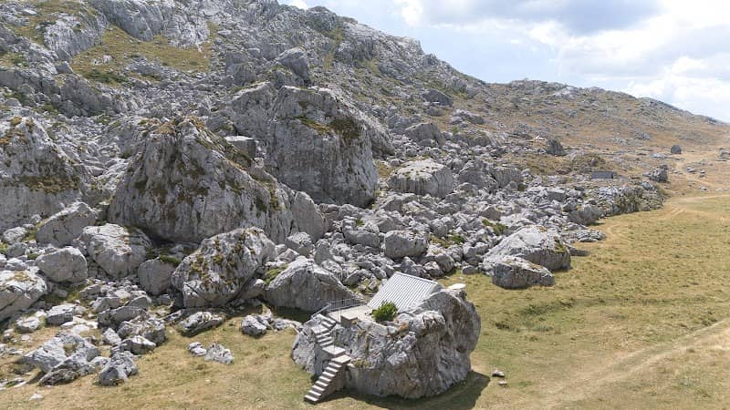 House on rock - Image 1