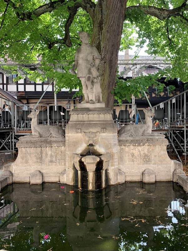 Schlosshof-Brunnen - Image 1