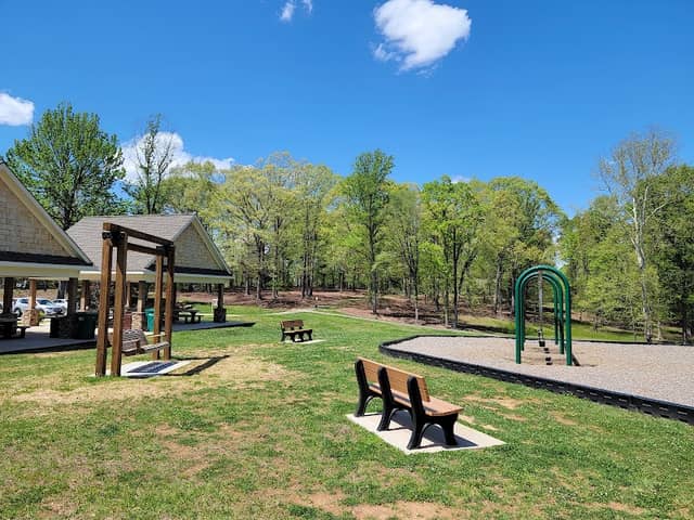 New London Memorial Park - Image 1