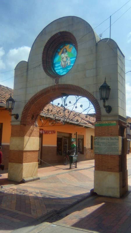 Portal de La Luna - Image 1
