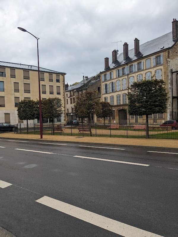 Parc du Faubourg du Ménil - Image 1