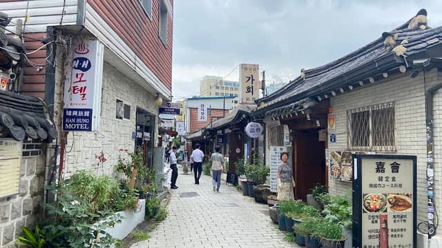 Insa-dong Culture Street - Image 3