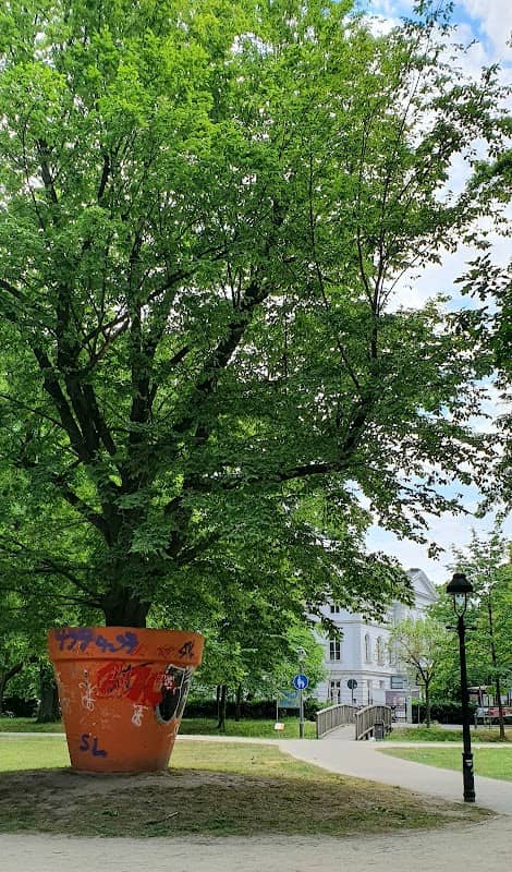 Big flowerpot - Image 1