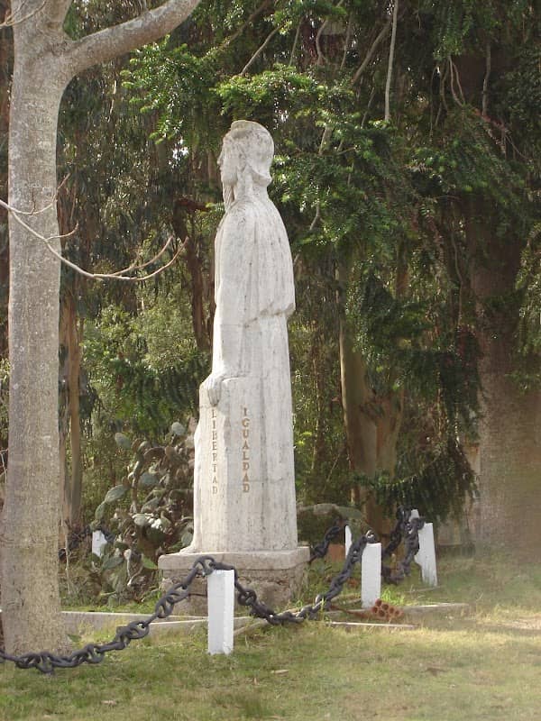 Dr. Julio Bastos Park - Image 1