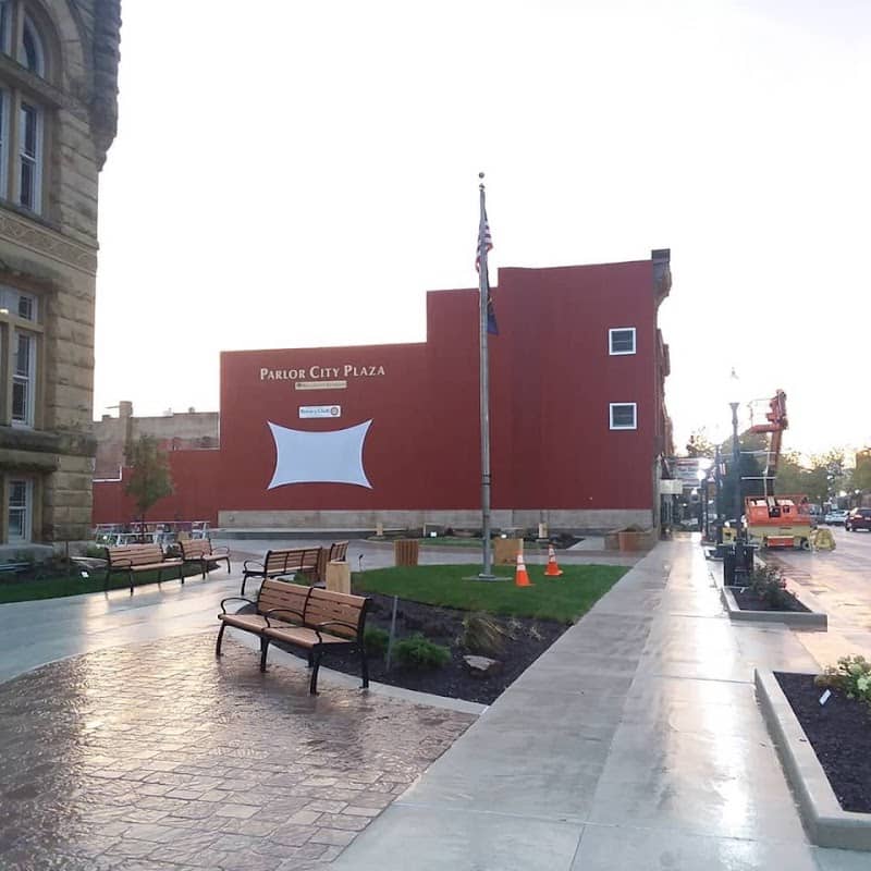 Parlor City Plaza - Image 2