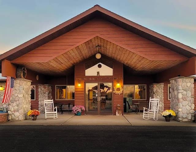 Chicaugon Lake Inn - Image 1