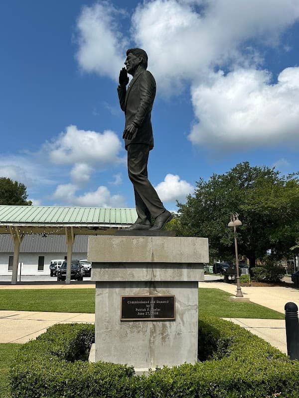Worlds Largest Ronald Reagan Statue - Image 1