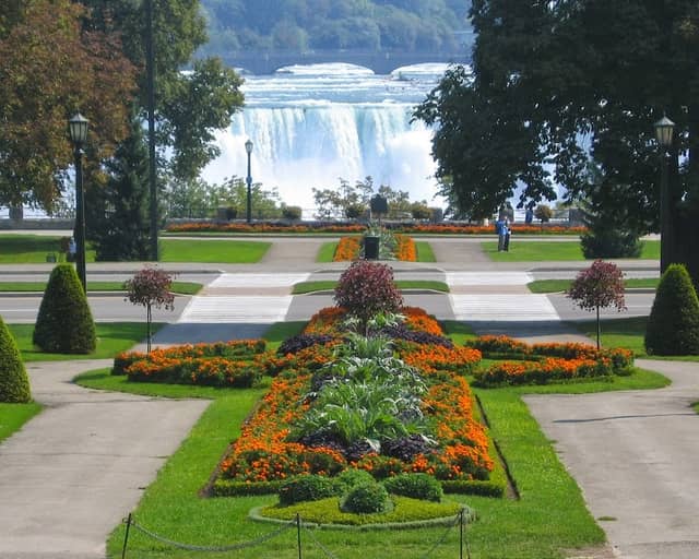 Queen Victoria Park - Image 1