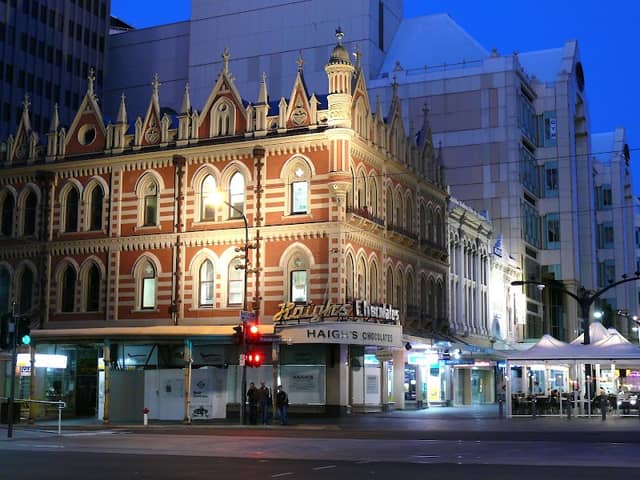 Beehive Corner - Image 1